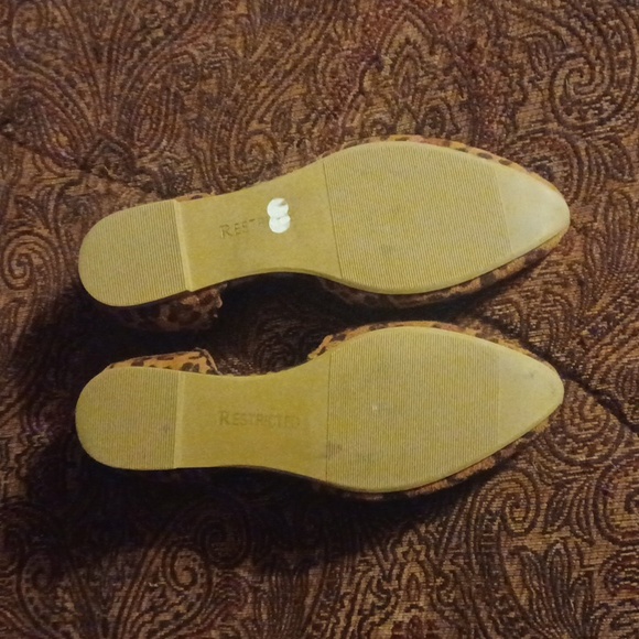 Restricted size 6 leopard cheetah print flats slip ons womens - Picture 3 of 4